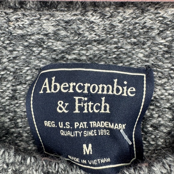 Abercrombie & Fitch Men's Gray Crewneck Knit Sweater NEW WITH TAGS Size Medium - Picture 7 of 8